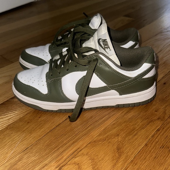 Woman’s Dunk Low ‘Medium Olive’ - Picture 2 of 5